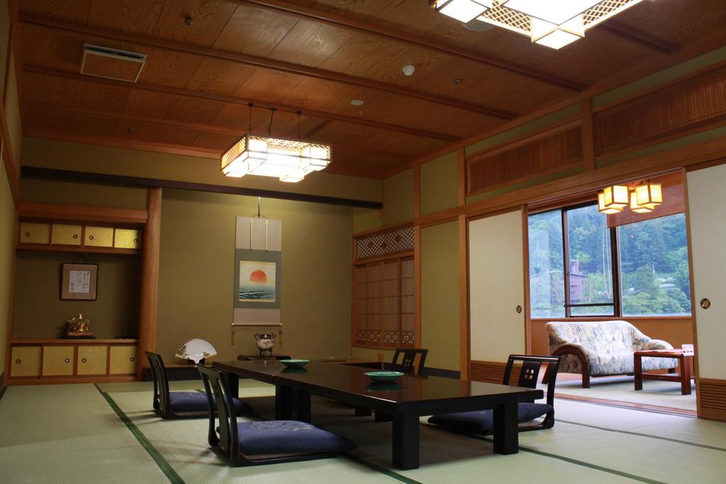 Отель Osake No Oyado Kisen Куробе Экстерьер фото